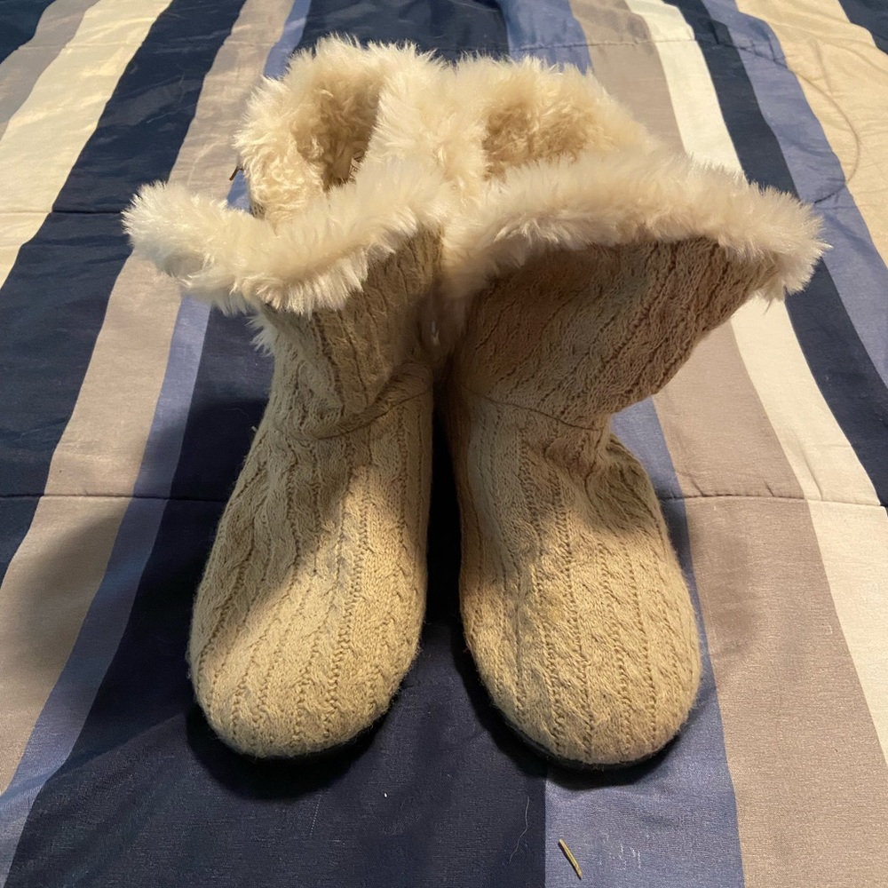 Vionic Kari - Women's Slipper Boot - Size 7